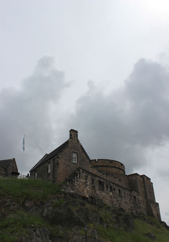 dinbughcastle2